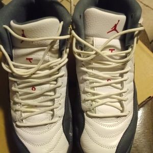 Air Jordan 12 retro size 9 good condition